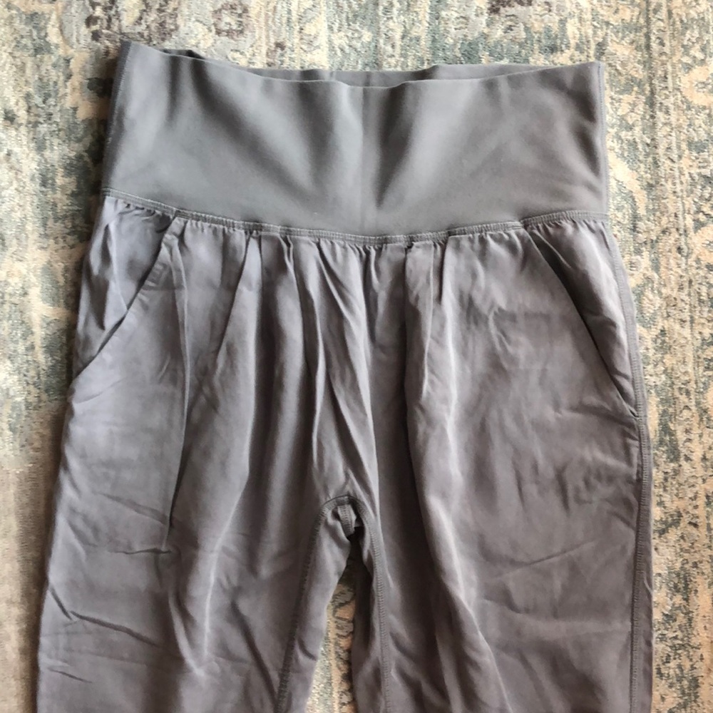 Lululemon Post Power Crop